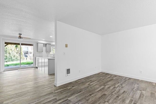 Building Photo - 16480 SW Gleneagle Dr