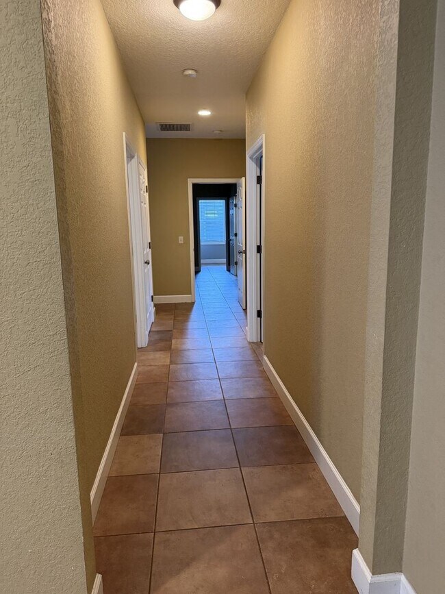Building Photo - Single Family Home