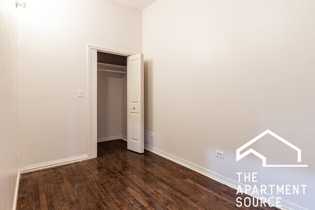 Building Photo - 3345 N Clark St