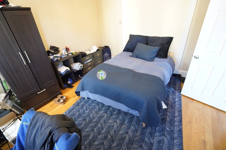 Building Photo - 52 Pearson Rd