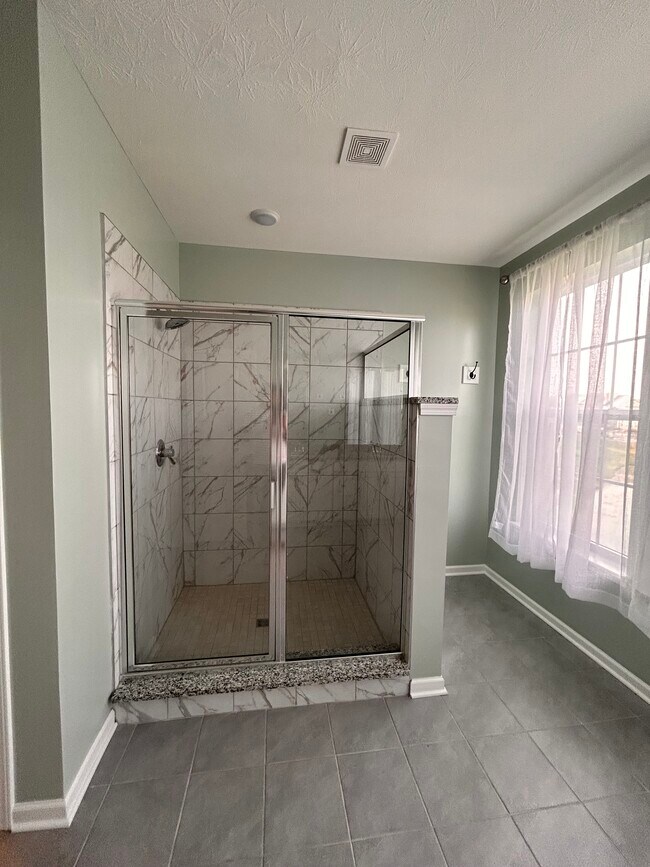 Building Photo - 1099 Valentine Ln
