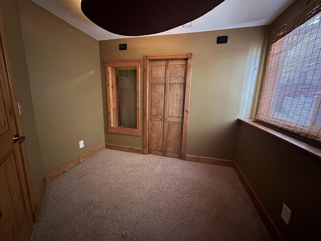 Building Photo - 113 Manilla Dr