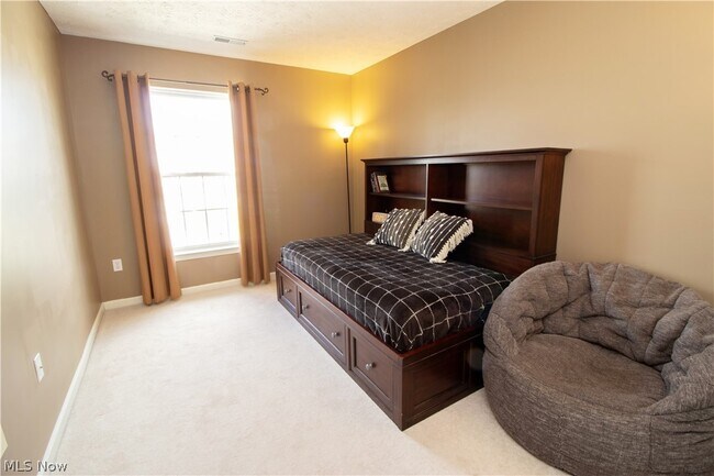 Building Photo - 4977 Lake View Dr