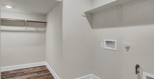 Building Photo - 133 Netherland St