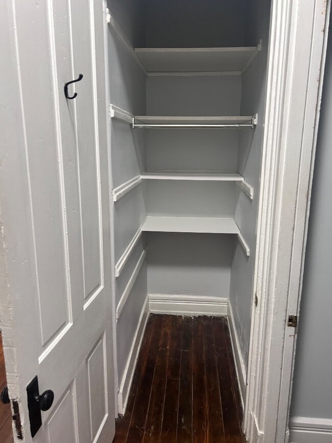 Building Photo - 30 W Court - Unit 204