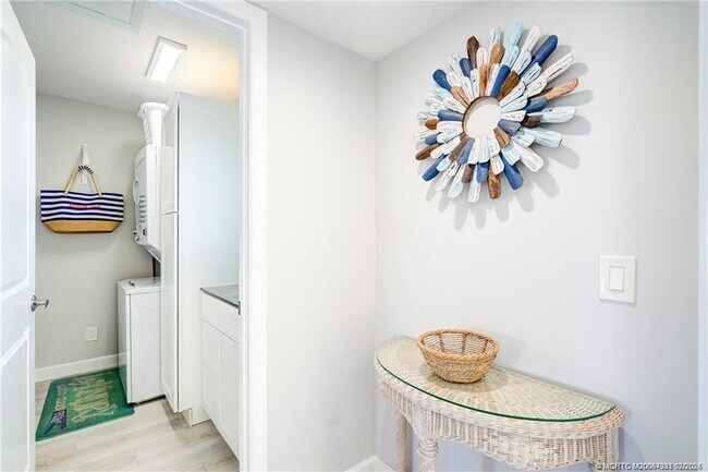 Building Photo - 5602 NE Gulfstream Way