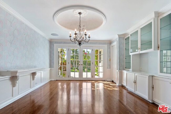 Building Photo - 360 Alma Real Dr