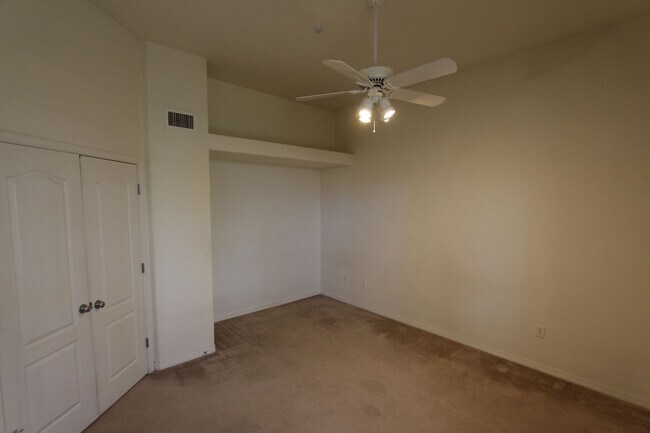 Building Photo - Spacious 2BR Summit Park Condo | Private Balcony + Second-Floor Living