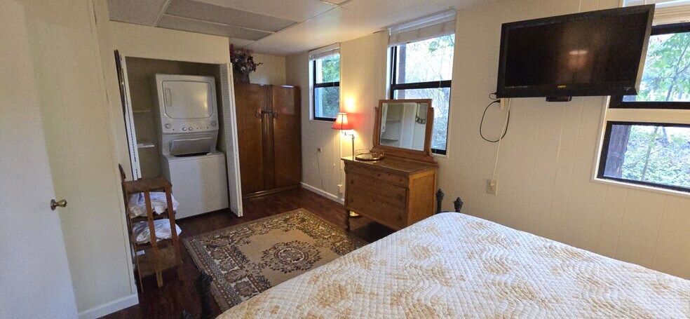 Building Photo - 1447 Lincoln Way