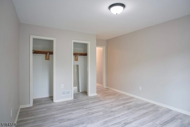 Building Photo - 14 Colonial Ct