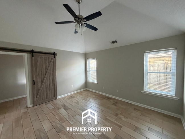 Building Photo - 270 Village Dr