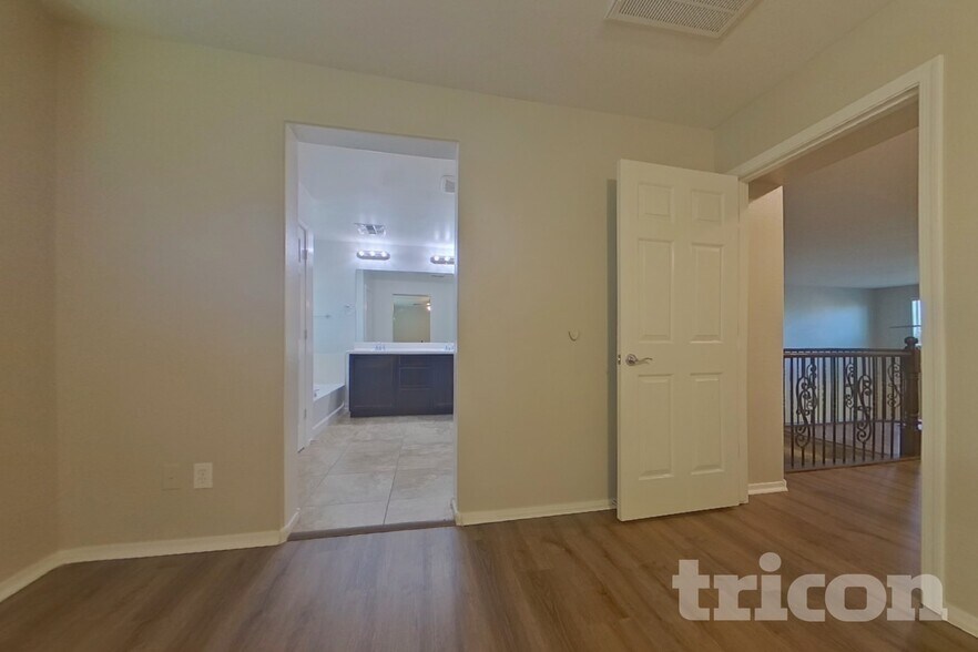 Building Photo - 5733 W Milada Dr