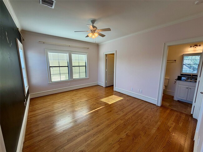 Building Photo - 2710 Nicholson St