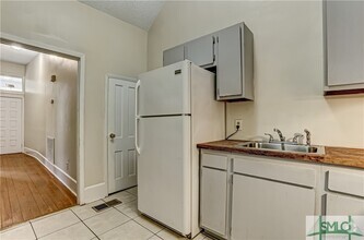 Building Photo - 520 E Waldburg St
