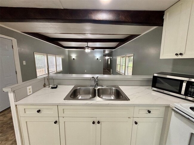 Building Photo - 13405 Commander Cir