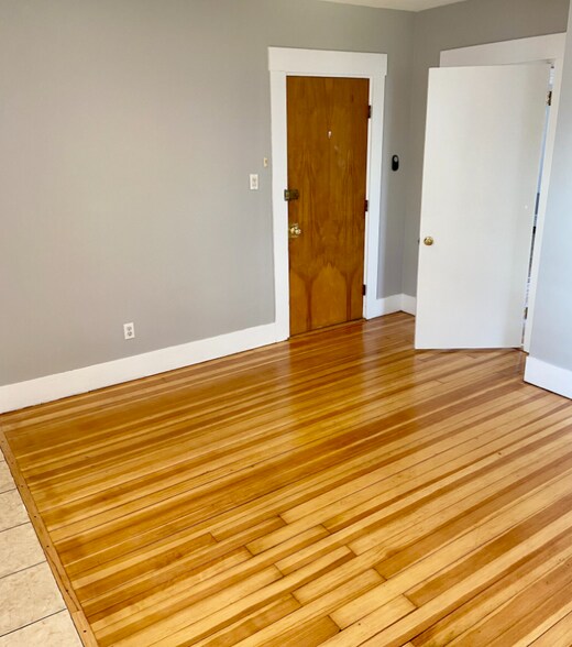 Building Photo - 32 Tufts St