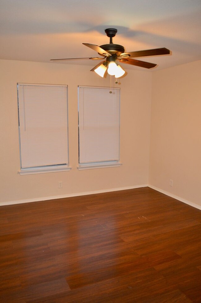 Building Photo - Beautiful remodeled 4 bedroom 2.5 ready to...
