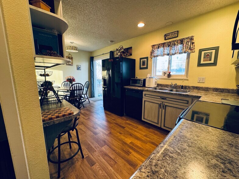 Building Photo - 100 Lawley Dr