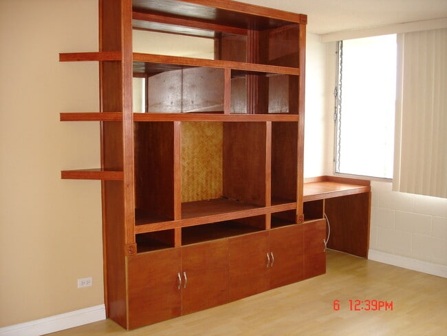 Building Photo - Partly Furnished 1 Bedroom 1 bath with 1 p...