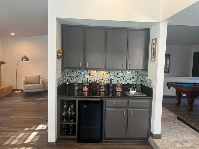 Building Photo - 1233 E Via Escuela