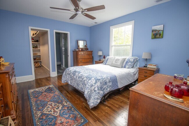 Building Photo - 2715 Kiawah Ave