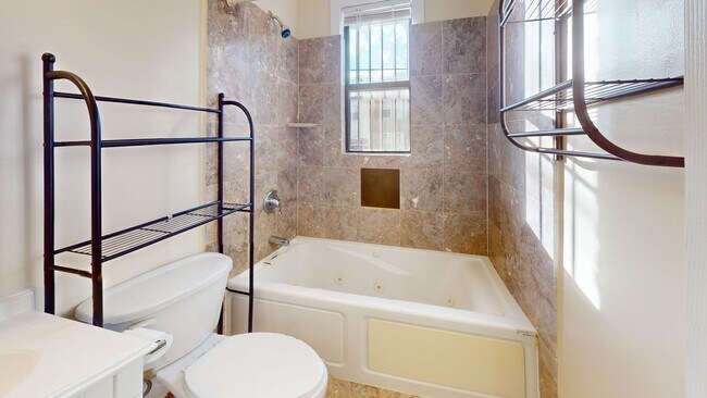 Building Photo - Spacious Two Bedroom Near Trinity University/ Bloomingdale- Great Location