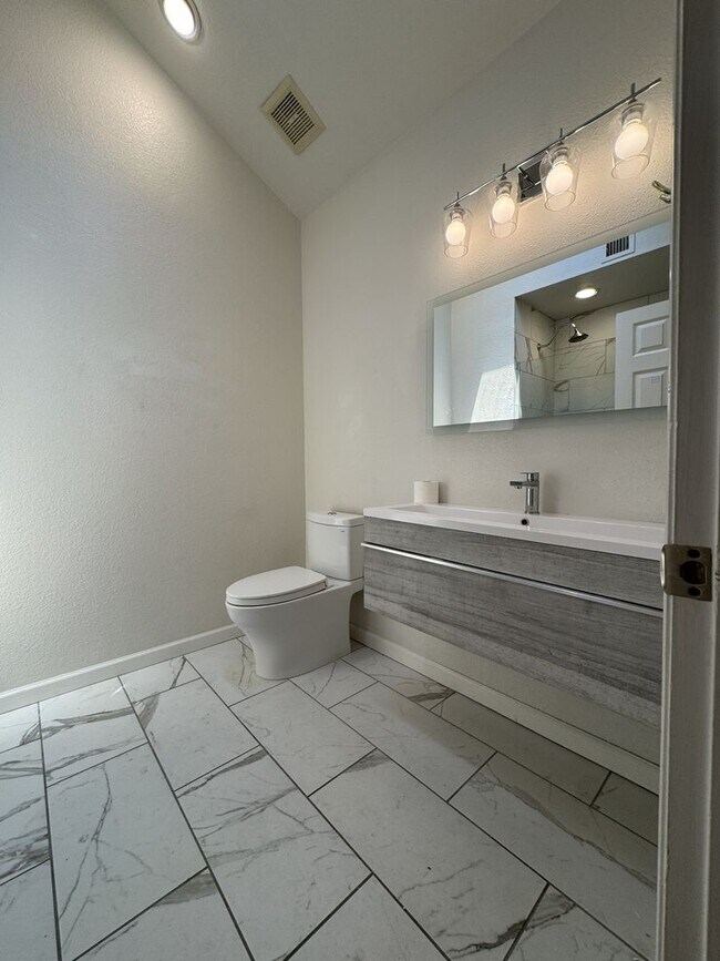 Building Photo - 7272 E Gainey Ranch Rd