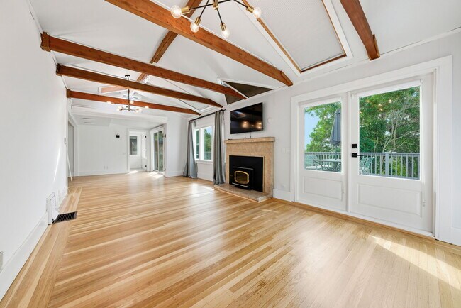 Building Photo - 5100 Leona St