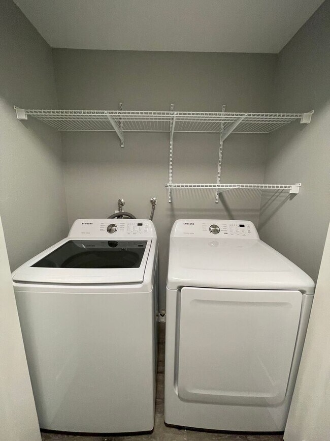 Building Photo - Charming 2-Bedroom Tukwila Townhome with Garage, Parking, Stainless Steel Appliances & Fireplace ...