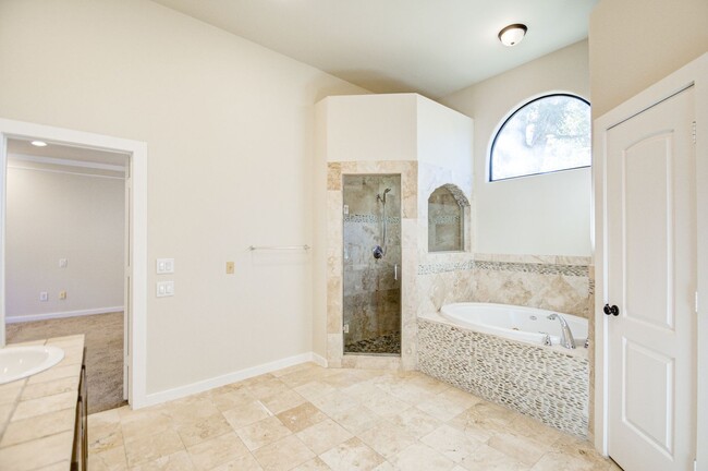 Building Photo - Tuscan-style 3 bedroom home in gated commu...