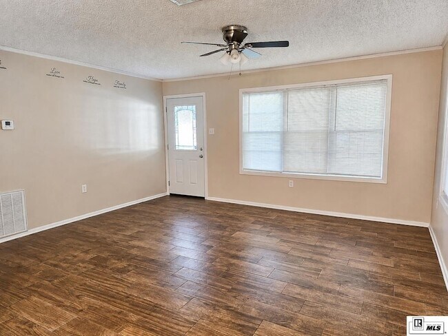 Building Photo - 2306 Debastrop Dr