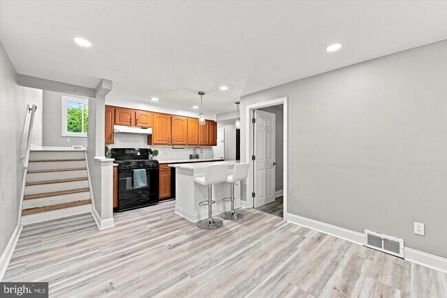 Building Photo - 105 Fronefield Ave