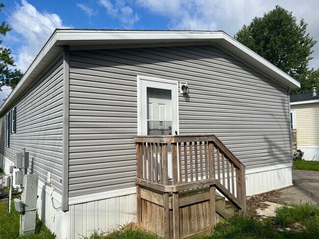 Building Photo - 21 Cardinal Hill Dr