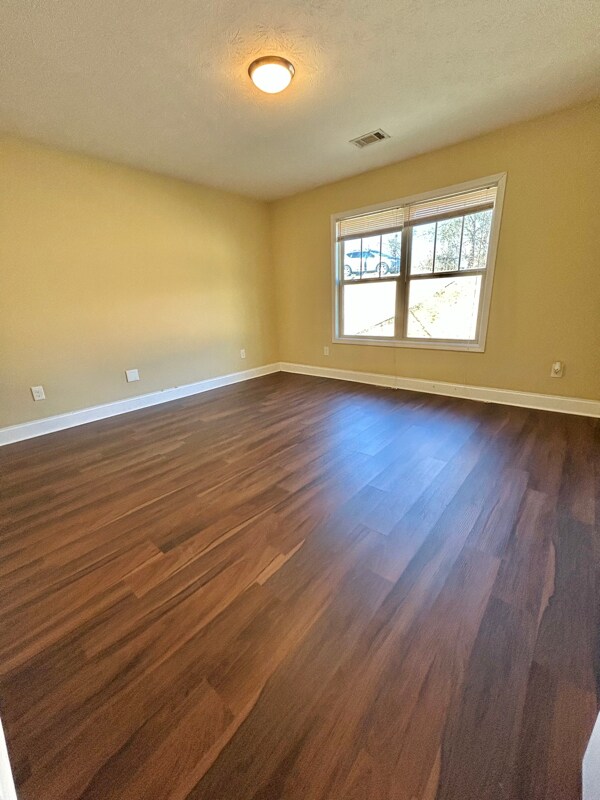 Building Photo - 8 Cal Rd