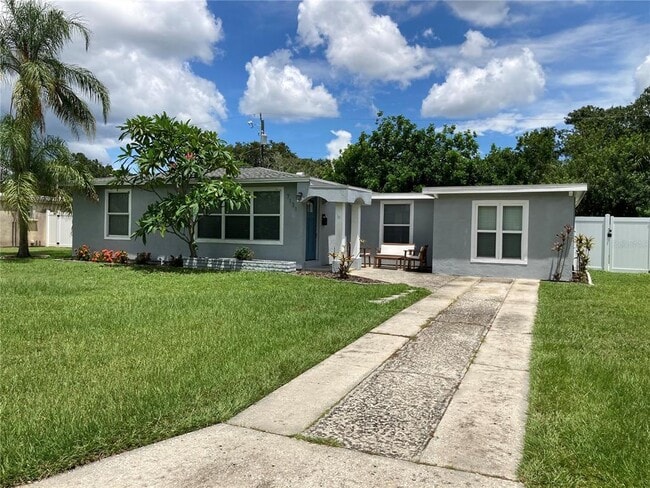 Building Photo - 7131 Orpine Dr N