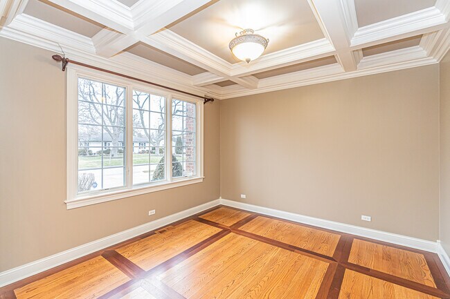 Building Photo - 361 S Elm St