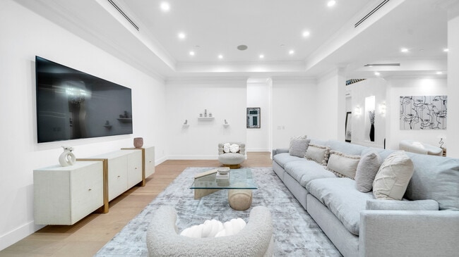 Building Photo - 1447 San Ysidro Dr