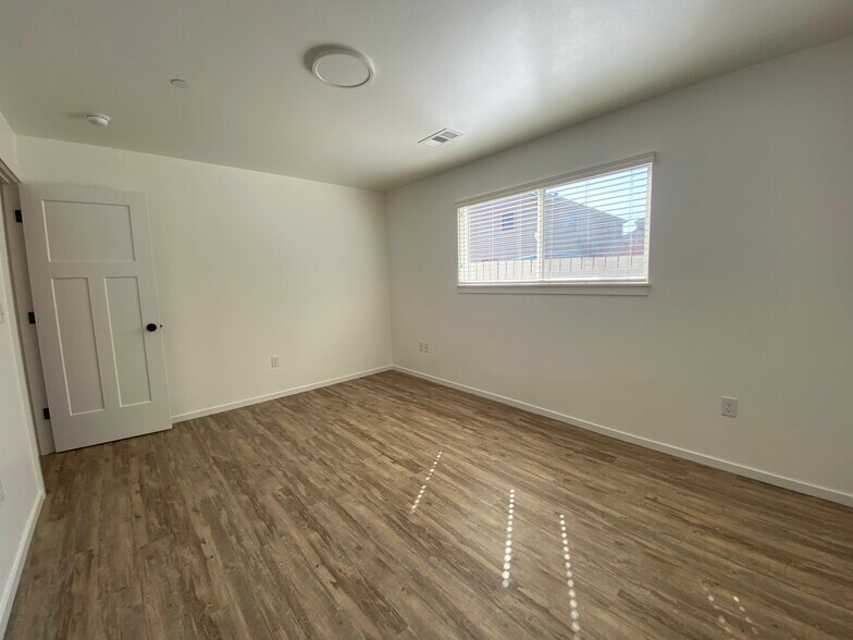 Building Photo - 1318 6th St