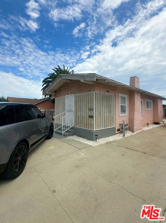 Building Photo - 1512 W 103rd St