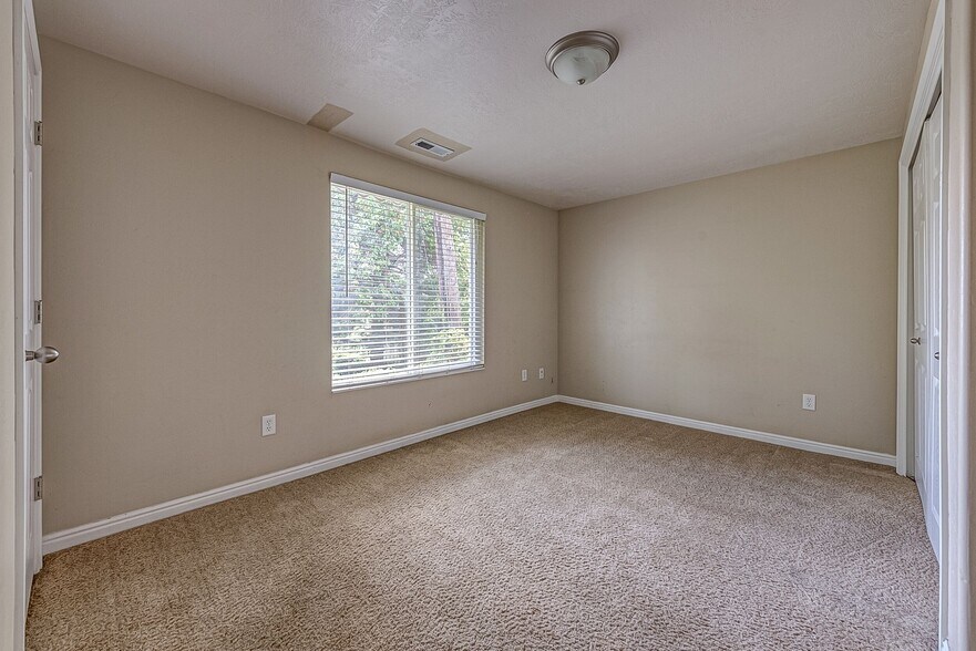Building Photo - 455 N 400 W