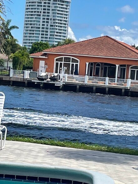 Building Photo - 6207 Bay Club Dr