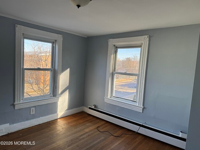 Building Photo - 811 Central Ave