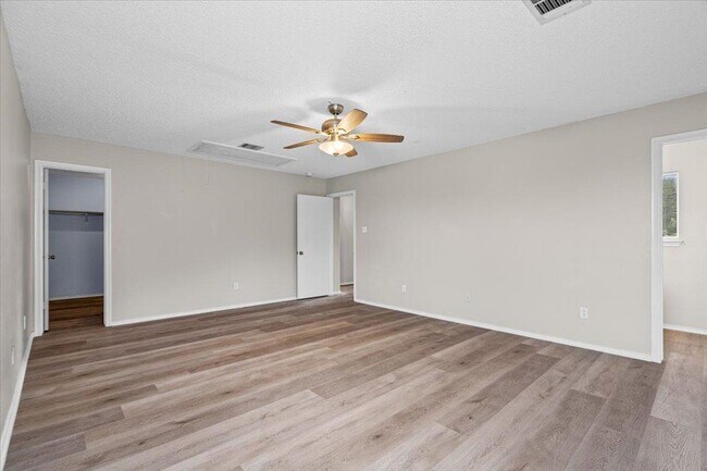 Building Photo - 2423 Byfield Dr
