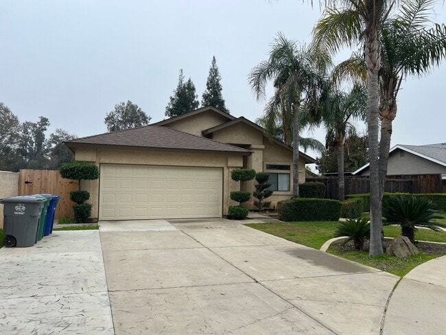 Building Photo - Beautiful Family Home