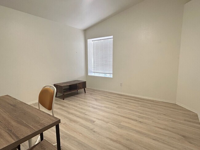 Building Photo - Chandler 3 Bed/ 2 Bath Single Story Home