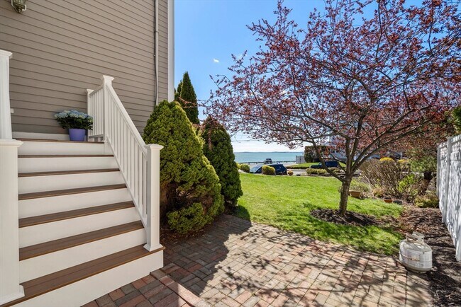 Building Photo - 141 Grovers Ave