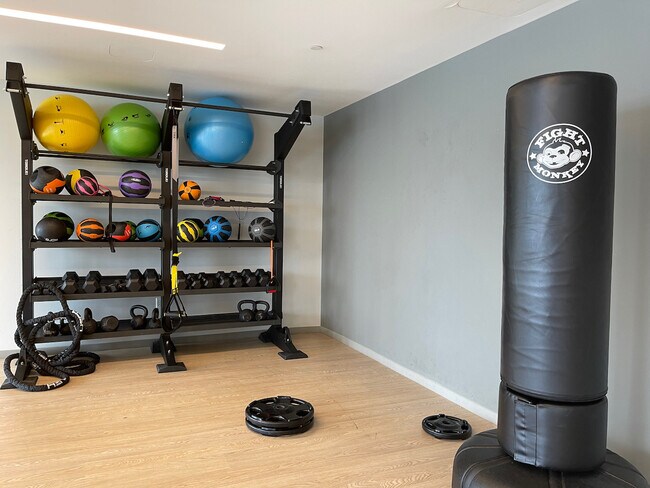 Building Photo - 45 Lewis St