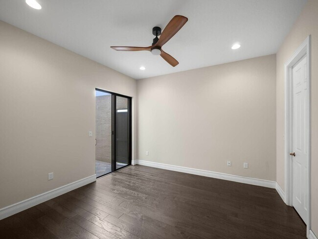 Building Photo - 9931 Bozzano Dr