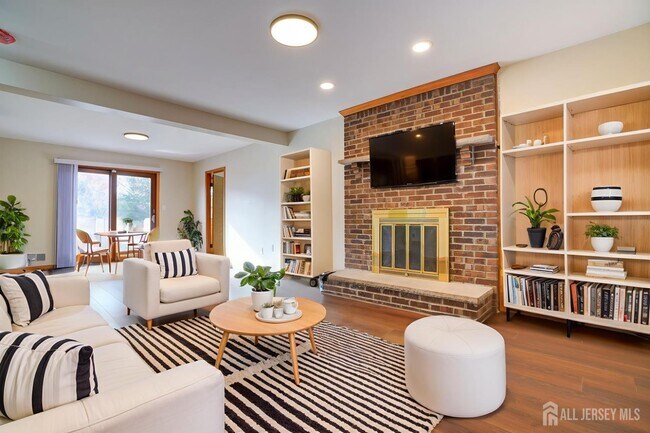 Building Photo - 11 Lenox St