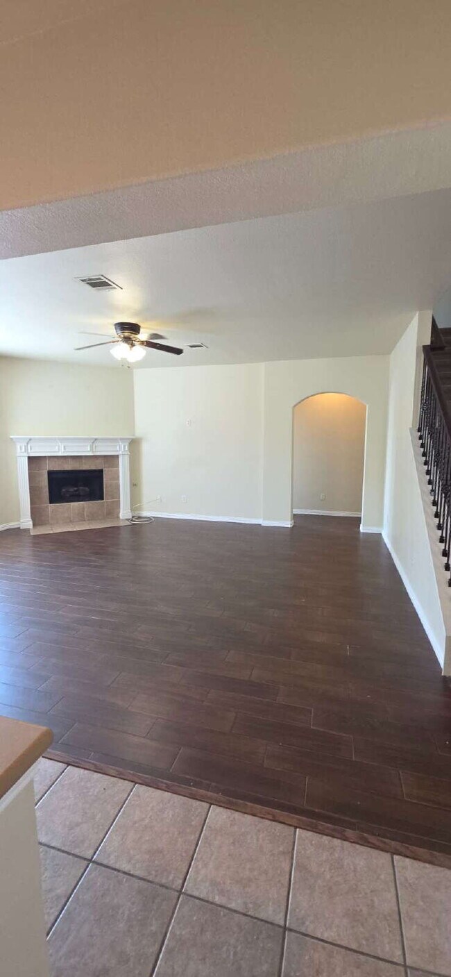 Building Photo - Expansive Mansfield Home with 5 Bedrooms, ...